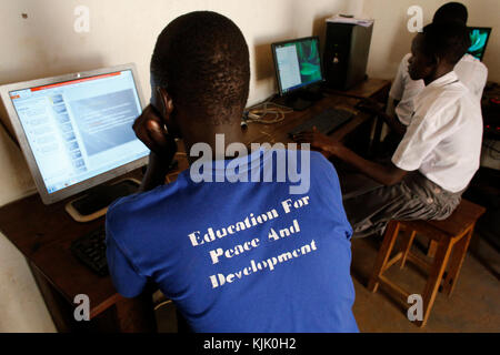 Anaka Senior Secondary School. Die Computer müssen mit einem Darlehen von 3 Mio. UGS von UMF AG erworben wurde. Uganda Stockfoto