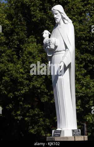 Guten Hirten Jesus Christus Statue vor Dalat Kathedrale. Dalat. Vietnam. Stockfoto