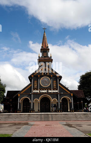 Kon Tum Kathedrale, auch als hölzerne Kirche bekannt. Kon Tum. Vietnam. Stockfoto