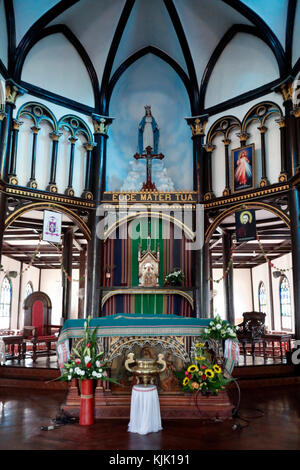 Kon Tum Kathedrale, auch als hölzerne Kirche bekannt. Kon Tum. Vietnam. Stockfoto