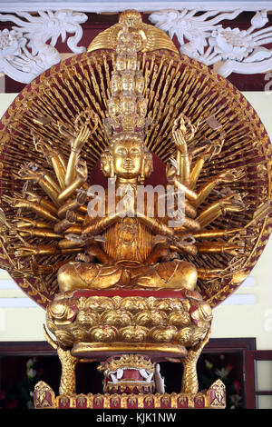 Linh Ung buddhistischen Pagode. Tausend bewaffneten Avalokitesvara, der Bodhisattva des Mitgefühls. Statue. Danang. Vietnam. Stockfoto