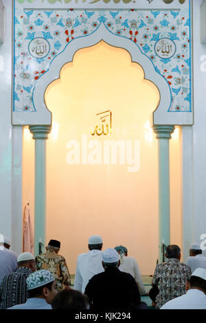 Masjid Al Rahim Moschee. Der freitag Gebet (Salat). Muslimische Männer beten. Ho Chi Minh City. Vietnam. Stockfoto