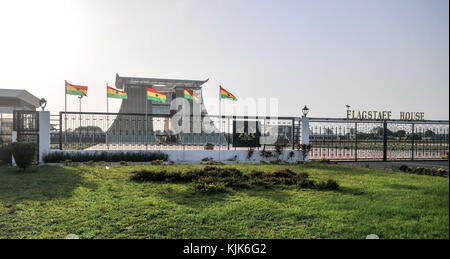 Accra, Ghana - 29. April 2012: Das flagstaff House, gemeinhin als "flagstaff House" bekannt ist, ist der Präsidentenpalast in Accra, dient als Residenzappartementhaus Stockfoto