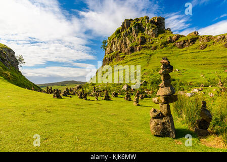Kleine Steine an der Mystic Fairy Glen in der Isle of Skye, Schottland Stockfoto