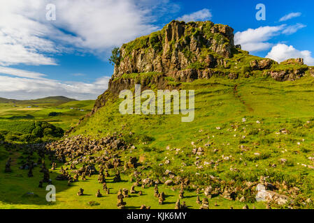 Malerischer Blick auf die Fairy Glen in der Isle of Skye, Schottland Stockfoto