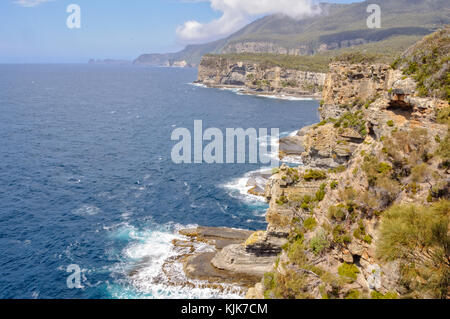 Blick aus des Teufels Küche Lookout - Eaglehawk Neck, Tasmanien, Australien Stockfoto
