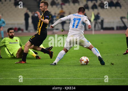 Athen, Griechenland. 23 Nov, 2017. Mario gavranovic (Nr. 17) von Rijeka, Mühe zu zählen. Credit: Dimitrios karvountzis/Pacific Press/alamy leben Nachrichten Stockfoto