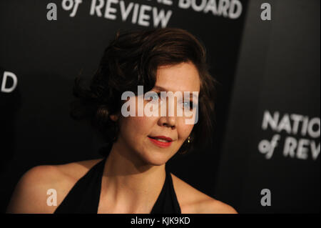 NEW YORK, NY - JANUAR 05: Maggie Gyllenhaal nimmt am 5. Januar 2016 an der Gala des Nationalen Vorstandes 2015 in der 42nd Street in Cipriani in New York City Teil Stockfoto