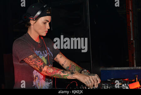 MIAMI BEACH, FL - JANUAR 09: Ruby Rose DJ's bei der großen Eröffnung von Icon Miami am 9. Januar 2016 in Miami, Florida. Personen: Ruby Rose Stockfoto