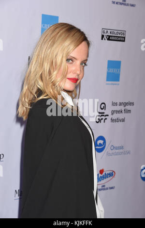 HOLLYWOOD, CA - JUNI 05: MENA Suvari besucht die Premiere von 'Worlds Apart' beim La Greek Film Festival 2016 im Egyptian Theatre am 5. Juni 2016 in Hollywood, Kalifornien. Personen: Mena Suvari Stockfoto