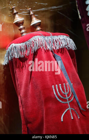 Synagoge der Liberalen Jüdischen Gemeinde in Genf. Thorarollen. Die Schweiz. Stockfoto