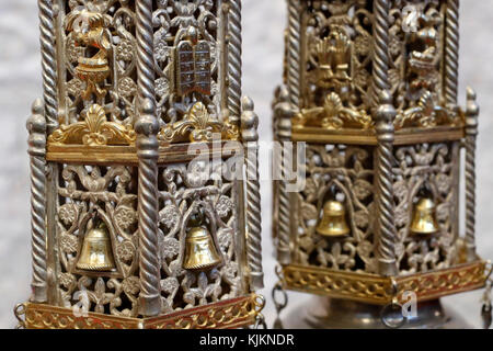 Jüdische Symbol auf einem Tora Rimonim. Die Schweiz. Stockfoto