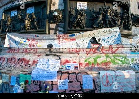 Rassemblement Au Pied de la Statue de la RÂŽÃ© publique Après-ski les Attentats du 13.11.2015. Frankreich. Frankreich. Stockfoto