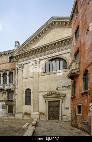 VENEDIG, ITALIEN - 12. SEPTEMBER 2017: Chiesa di San Benedetto (Kirche des Heiligen Benedikt) in Campo San Beneto Stockfoto