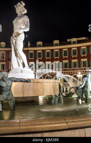 Auf der Südseite des Place Massena in Nizza befindet sich Fontaine du Soleil. Stockfoto