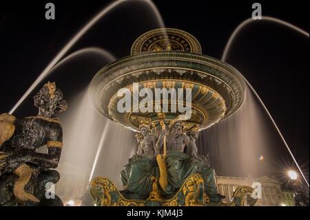 Teil der Stadt - 22/11/2012 - - Teil der Stadt - Brunnen von Concorde, der Brunnen der Flüsse Nacht Ansicht. - Sylvain Leser / Le Pictorium Stockfoto