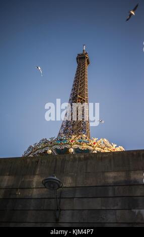 Eiffelturm - 25/11/2012 - - Eiffelturm - die eiserne Dame von Paris, der Eiffelturm im Herbst - Sylvain Leser / Le Pictorium Stockfoto