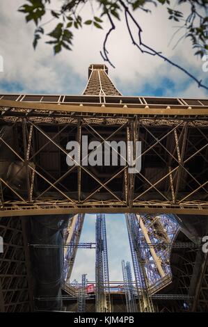 Eiffelturm - 25/11/2012 - - Eiffelturm - die eiserne Dame von Paris, der Eiffelturm im Herbst - Sylvain Leser / Le Pictorium Stockfoto