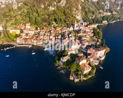 Dorf von Varenna Ansicht von oben mit dem Flugzeug Stockfoto