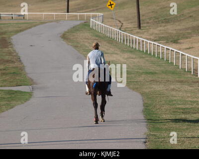 Entlang einer Reihe von Wanderungen und Fahrräder jetzt anschließen Stockfoto