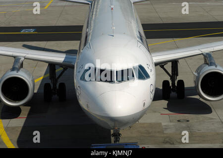 Windschutzscheibe der Lufthansa Airbus A 321-100 Stockfoto