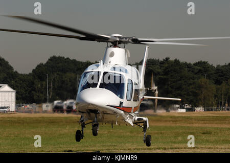 32 Sqn Royal Air Force RAF Agusta A-109 E Power-Landung 2006 auf der internationalen Luftfahrtausstellung in Farnborough Stockfoto