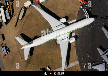 EVA Air Boeing 777-300ER in der static-Display 2006 auf der internationalen Luftfahrtausstellung in Farnborough geparkt Stockfoto