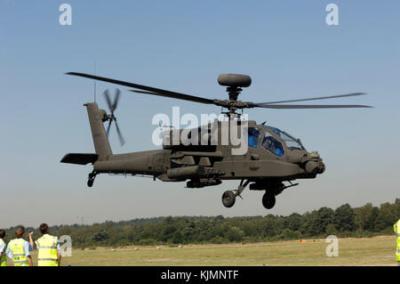 USAF Boeing AH-64D Apache longbow Aufnahme aus 2006 auf der internationalen Luftfahrtausstellung in Farnborough Stockfoto