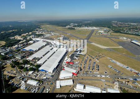 Airbus A380-800, Kingfisher Airlines A320-200, A340-600, die EVA Air Boeing 777-300ER und USAF C-17A Globemaster III in der statischen - Anzeige geparkt am Stockfoto