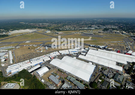 Airbus A380-800, Kingfisher Airlines A320-200, A340-600, die EVA Air Boeing 777-300ER und USAF C-17A Globemaster III in der statischen - Anzeige geparkt am Stockfoto