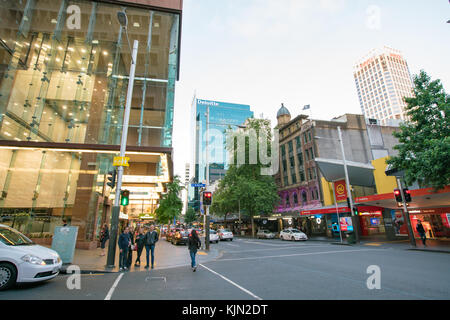 Auckland, Neuseeland - April, 2016: Einkaufszentren und Wolkenkratzer im Zentrum der Stadt Auckland Stockfoto