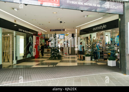 Auckland, Neuseeland - April, 2016: Einkaufszentren und Wolkenkratzer im Zentrum der Stadt Auckland Stockfoto