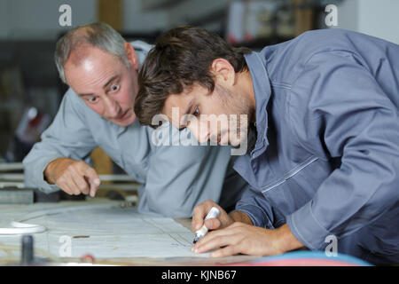 Workman Änderungen Zeichnungen Stockfoto