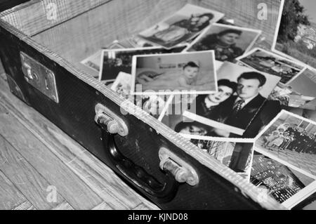 Erinnerungen wie Bilder in alten, vintage Koffer Stockfoto