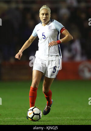 Steph Houghton, Englands Fußballweltmeisterin, während des Frauen-WM-Qualifikationsspiel 2019 im Banks's Stadium, Walsall. DRÜCKEN SIE VERBANDSFOTO. Bilddatum: Freitag, 24. November 2017 Stockfoto