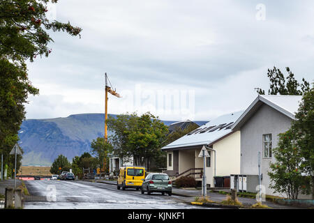 Reykjavik, Island - 4. September 2017: Wohnhäuser auf hjallavegur Straße in der Nähe von Reykjavik im Herbst. Reykjavik ist die Hauptstadt Stockfoto