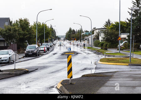 Reykjavik, Island - 4. September 2017: laugarasvegur Straße im Wohngebiet der Stadt Reykjavik im Herbst. Reykjavik ist die Hauptstadt und Lar Stockfoto