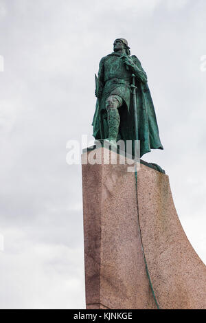 Reykjavik, Island - 5. September 2017: s Denkmal von Leifur Eiriksson auf skolavorduholt Hügel in die Stadt Reykjavik im Herbst. die Statue wurde von entwickelt Stockfoto