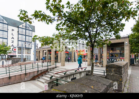 Reykjavik, Island - 5. September 2017: Menschen auf Platz Ingólfstorg im Zentrum der Stadt Reykjavik im Herbst. Reykjavik ist die Hauptstadt und größte Stadt Stockfoto