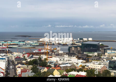 Reykjavik, Island - 5. September 2017: Blick auf den Hafen in Reykjavik im Herbst. Reykjavik ist die Hauptstadt und die größte Stadt von Island. Stockfoto