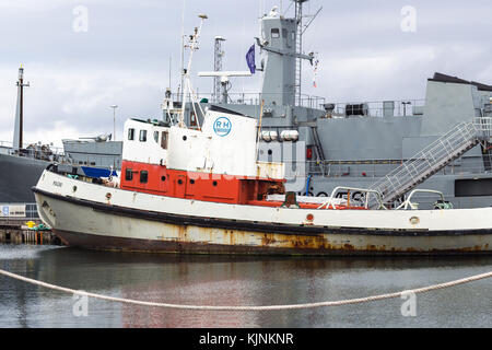 Reykjavik, Island - 5. September 2017: Schiffe in die Stadt Reykjavik Harbour im Herbst. Reykjavik ist die Hauptstadt und die größte Stadt von Island. Stockfoto