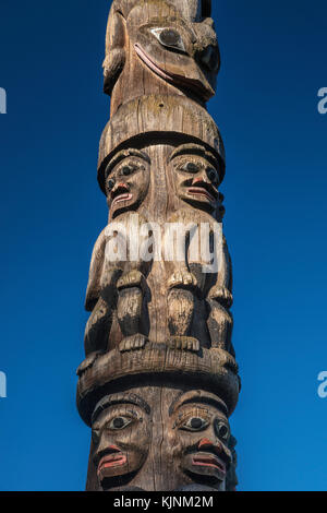 Zahlen Gitxsan Pole, 1954, von Carver Mungo Martin, David Martin, Henry Hunt und Tony Hunt, bei Thunderbird Park, Victoria, Vancouver Island, Briti Stockfoto