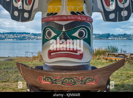 Abbildung der kluge Mann an Totem Pole at Shelter in der Nähe von Nuyumbalees Cultural Center, wir Wai Kai Nation in Cape Mudge Dorf, Quadra Island, BC, Kanada Stockfoto