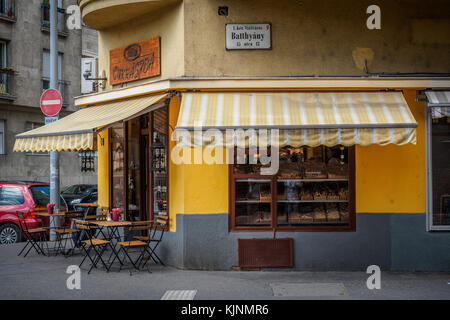 Alte Bäckerei Schaufenster in Budapest (Ungarn). Juni 2017. Querformat. Stockfoto