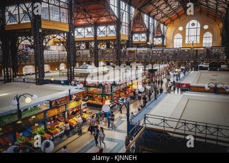 Nagy Vásárcsarnok (Markthalle) in Budapest (Ungarn). Juni 2017. Querformat. Stockfoto