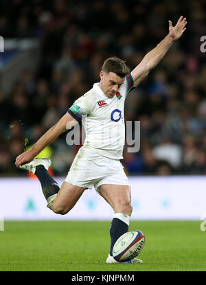 England's George Ford in Aktion treten im Herbst internationale in Twickenham Stadium, London. Stockfoto