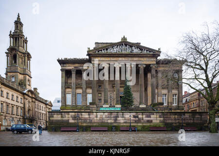 Haupteingang der Harris Museum, Preston, einem viktorianischen griechischen Revival Gebäude aus den 1880er Jahren von James Hibbert. Stockfoto