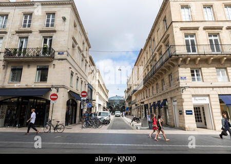 Rue Voltaire von Cours de l'Intendance in Bordeaux, Departement Gironde, Frankreich. Stockfoto