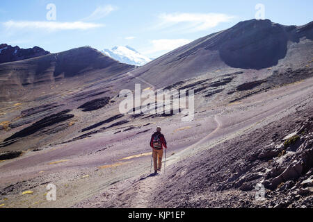 Wandern Szene in vinicunca, cusco Region, Peru. Montana de siete Colores, rainbow Berg. Stockfoto