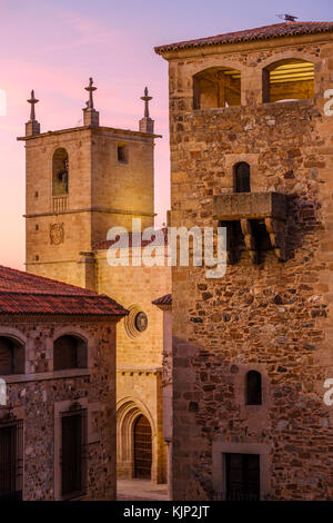 Caceres monumentale Stadt bei Sonnenuntergang in der Extremadura in Spanien Stockfoto